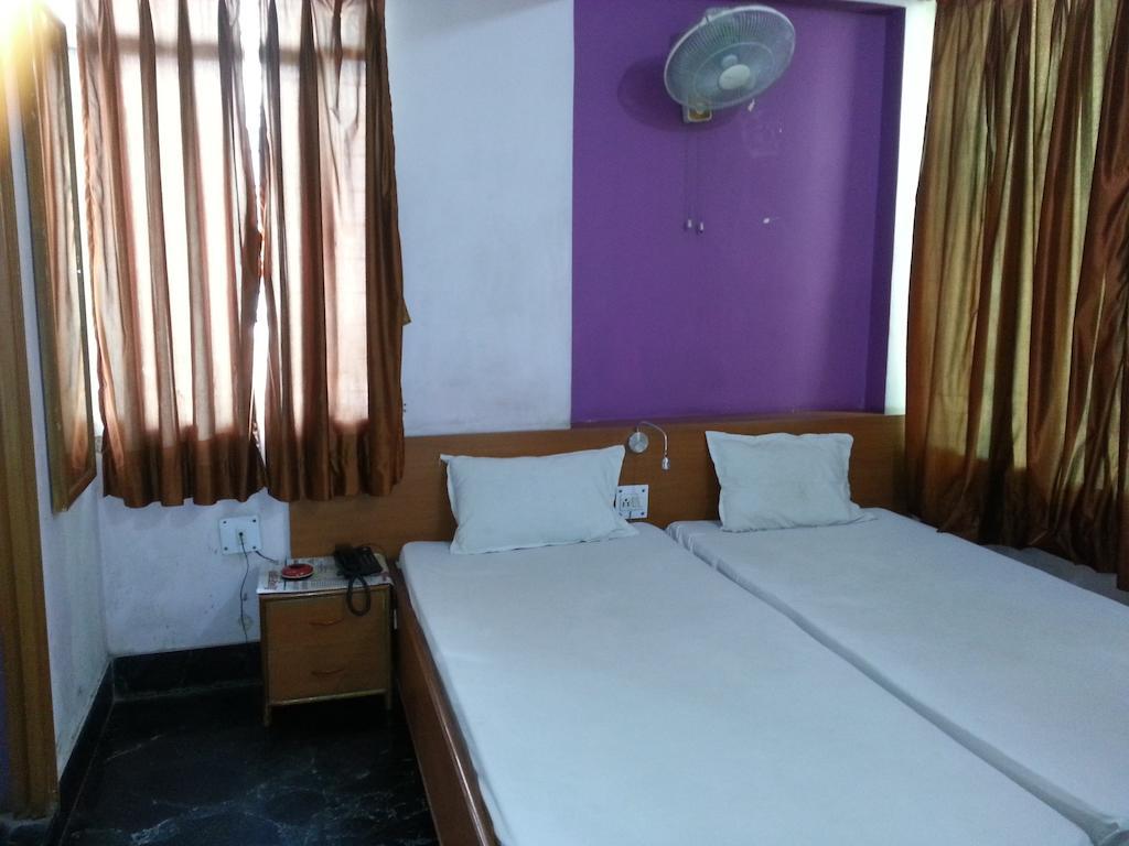 Hotel Marina Inn Dhanbād Quarto foto